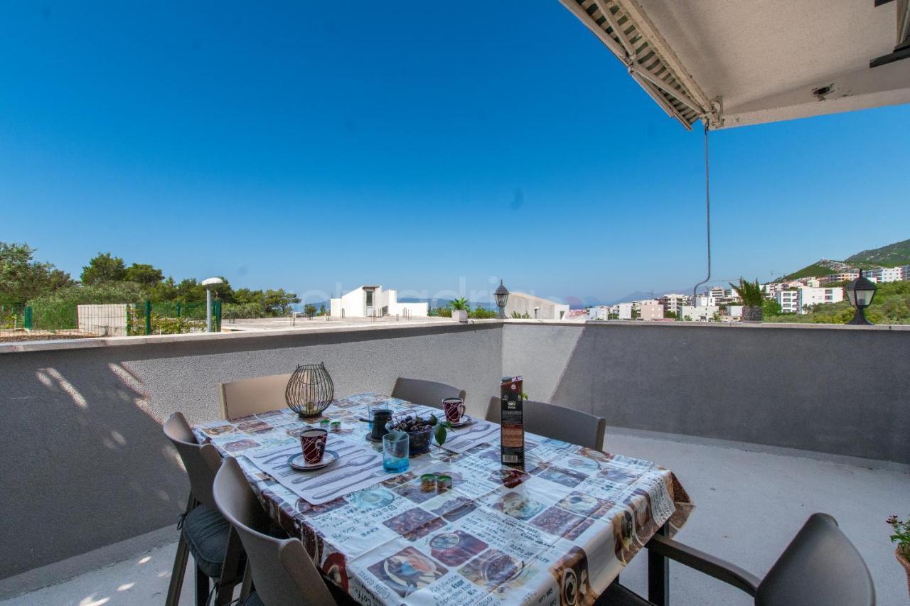 Apartment Vesna With Balcony & Free Parking Makarska Exterior foto