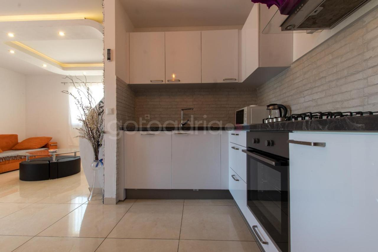 Apartment Vesna With Balcony & Free Parking Makarska Exterior foto